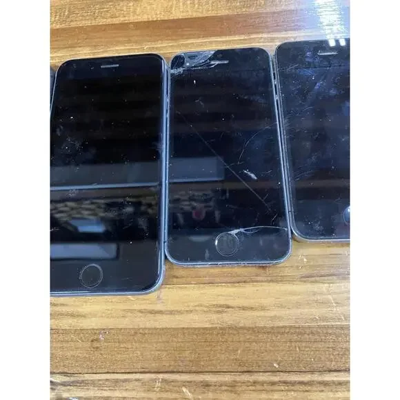 Lot of 5 iPhones for Parts / Repair – Broken / Not Working